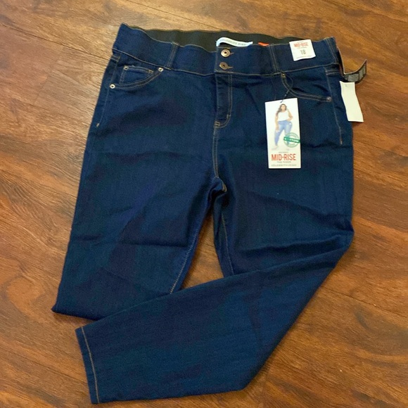 Celebrity Pink Dark Wash Plus Size Mid Rise Skinny Jeans Sz 18 NWT - Picture 8 of 9